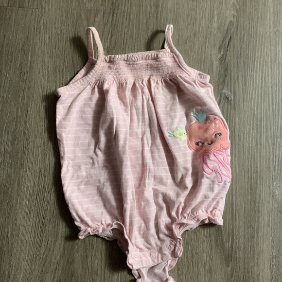 Like new baby girl 6 months clothes bundle - Picture 10 of 11